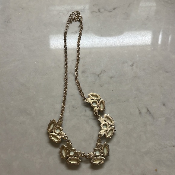 Last Chance! 🚨Vintage Iridescent Green Statement Necklace - Picture 3 of 4